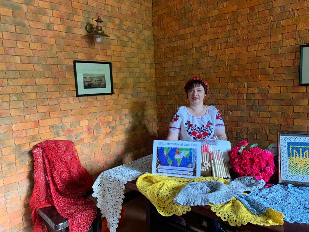 Майстерня з плетіння мереживних виробів-Bobbin_Lace