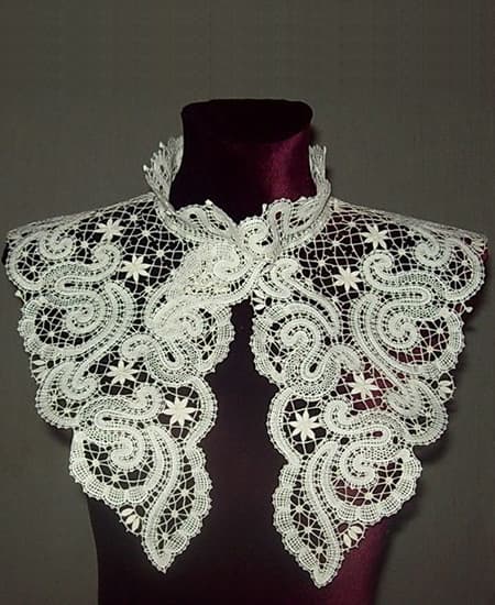 Майстерня з плетіння мереживних виробів-Bobbin_Lace